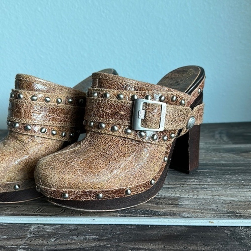 Vince Camuto Brown Distressed Leather Studded Wooden Platform Clogs Mules 9.5